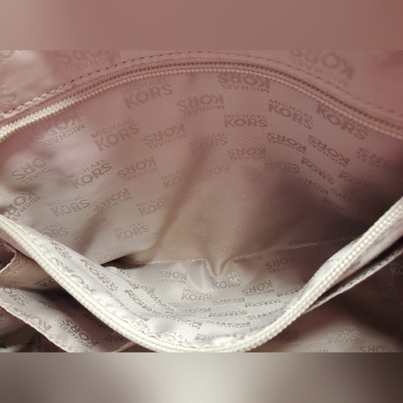 MICHAEL KORS LARGE EMMY DOME CROSSBODY SHOULDER BAG MULBERRY EUC - Picture 9 of 11